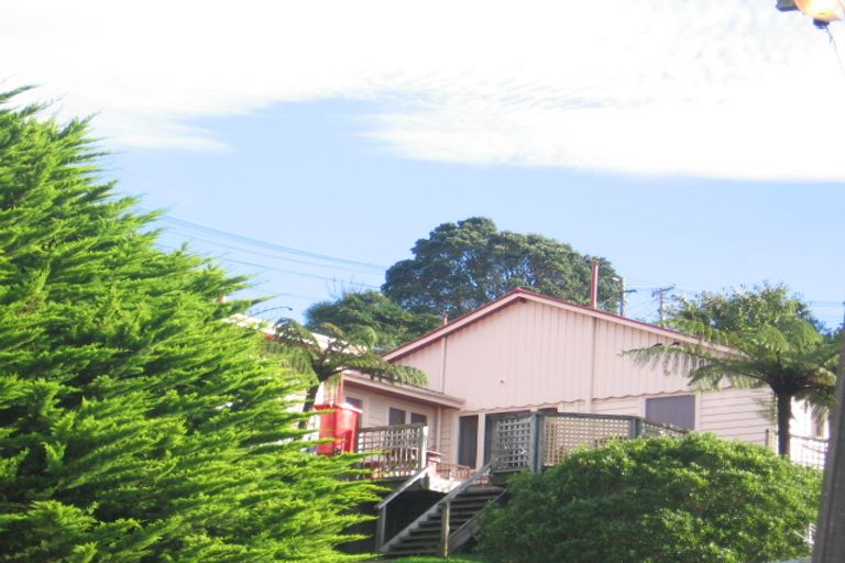 Photo of property in 76 Broderick Road, Johnsonville, Wellington, 6037