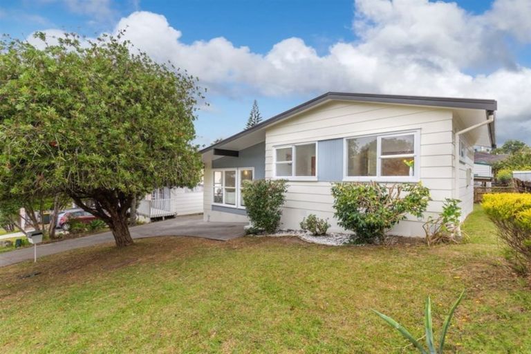 Photo of property in 15 Camrose Place, Glenfield, Auckland, 0629