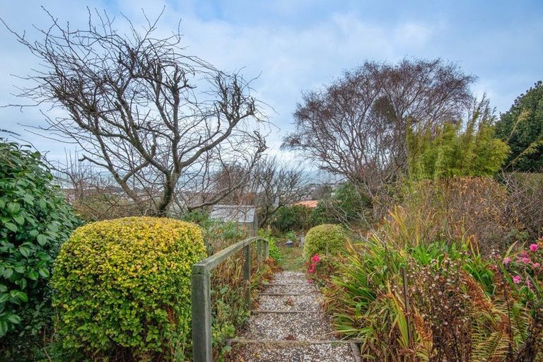 Photo of property in 139 Easther Crescent, Kew, Dunedin, 9012