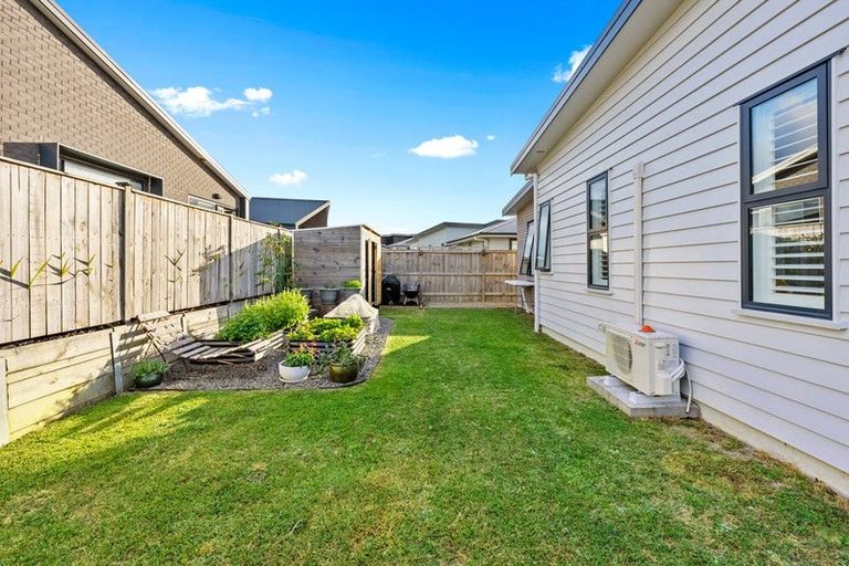 Photo of property in 7 Onekura Street, Red Beach, 0932