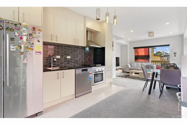 Photo of property in 23/11 Ray Small Drive, Papakura, 2110