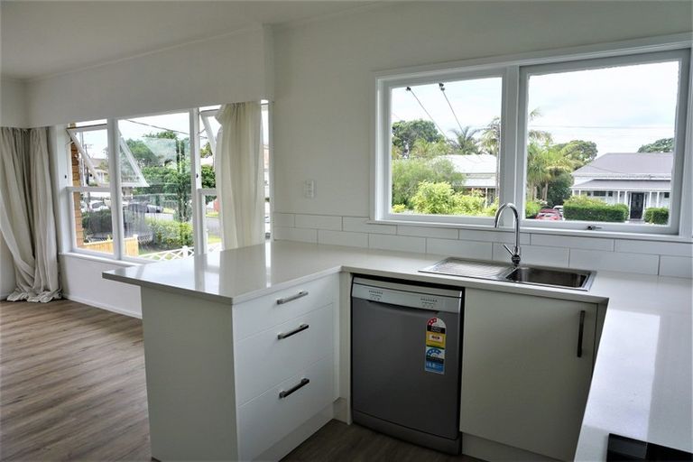 Photo of property in 1/175 Victoria Road, Devonport, Auckland, 0624