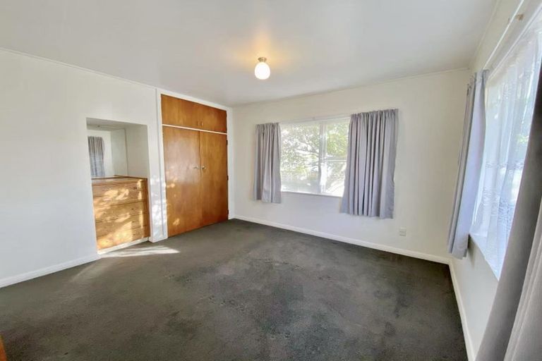 Photo of property in 58 Broderick Road, Johnsonville, Wellington, 6037