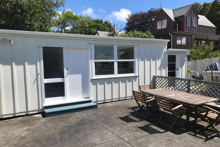 Photo of property in 5 Mariposa Crescent, Birkenhead, Auckland, 0626