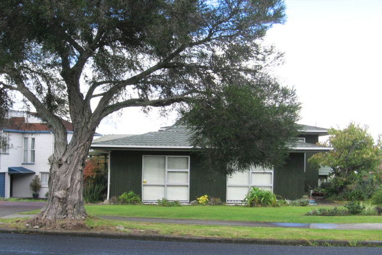 Photo of property in 198 Clovelly Road, Bucklands Beach, Auckland, 2012