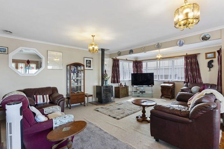 Photo of property in 17 Tui Vale Road, Shelly Park, Auckland, 2014