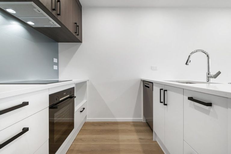 Photo of property in 8/94 Godley Road, Green Bay, Auckland, 0604