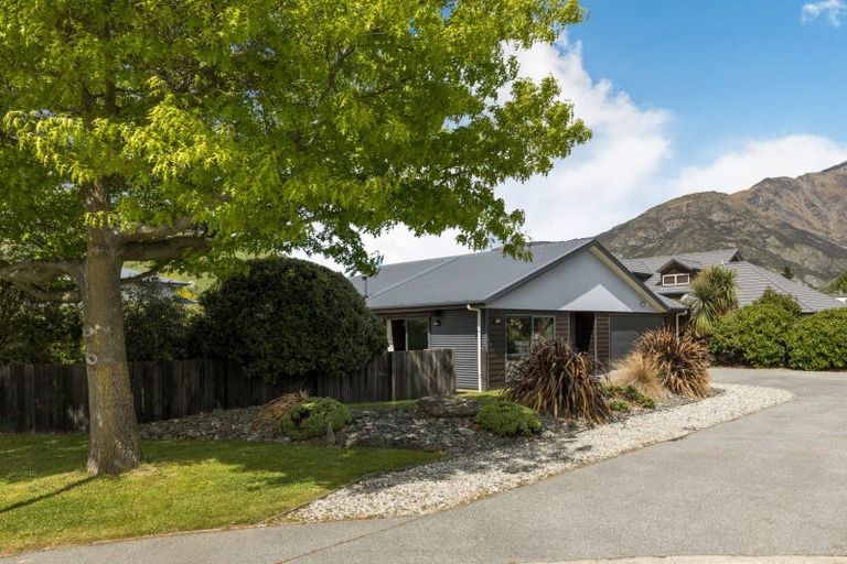 Photo of property in 19 Haddow's Place, Lake Hayes, Queenstown, 9304