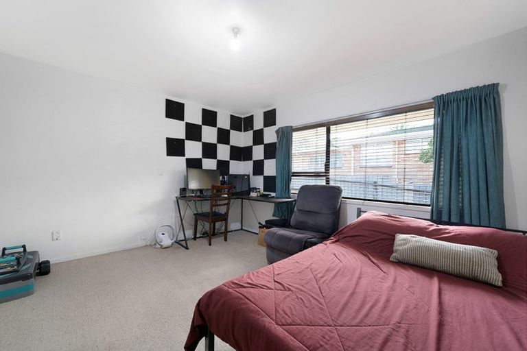 Photo of property in 2/191 Don Buck Road, Massey, Auckland, 0614