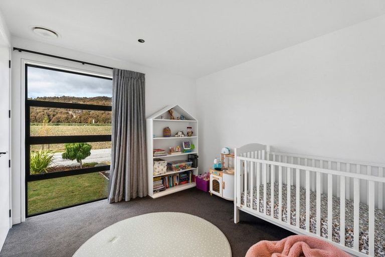 Photo of property in 8 Pounamu Avenue, Albert Town, Wanaka, 9305