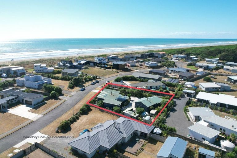 Photo of property in 46 Kent Avenue, Waitarere Beach, Levin, 5510