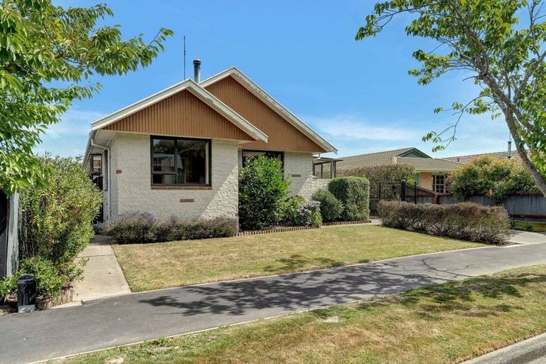 Photo of property in 92 Wingate Street, Redwood, Christchurch, 8051