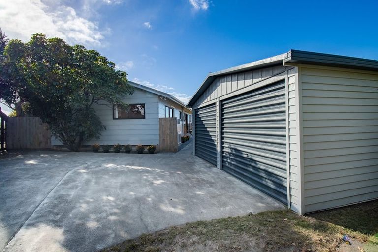 Photo of property in 65 Queens Road, Waikanae Beach, Waikanae, 5036
