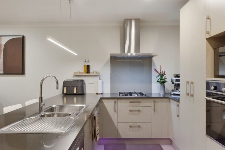 Photo of property in 2 Kutukutu Street, Takanini, 2112