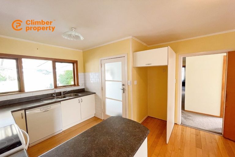 Photo of property in 28 Gilliam Street, New Lynn, Auckland, 0600