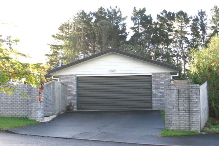 Photo of property in 4 Jacinta Grove, Swanson, Auckland, 0612