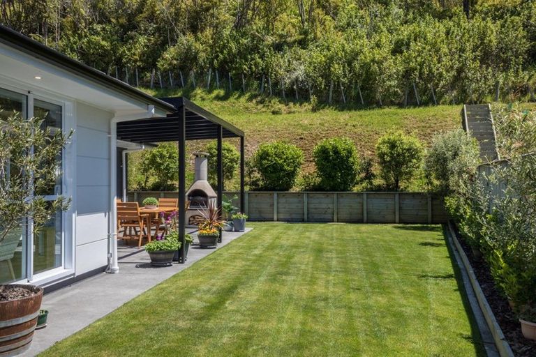 Photo of property in 35 Banks Boulevard, Whitby, Porirua, 5024