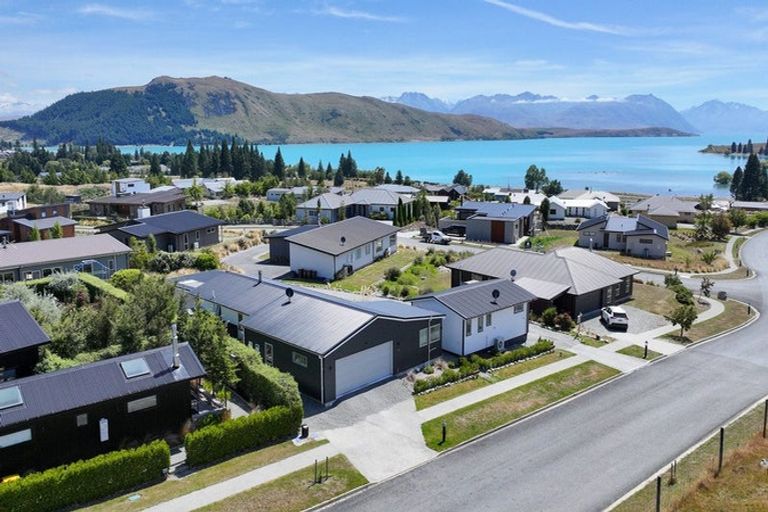 Photo of property in 33 Mistake Drive, Lake Tekapo, 7999