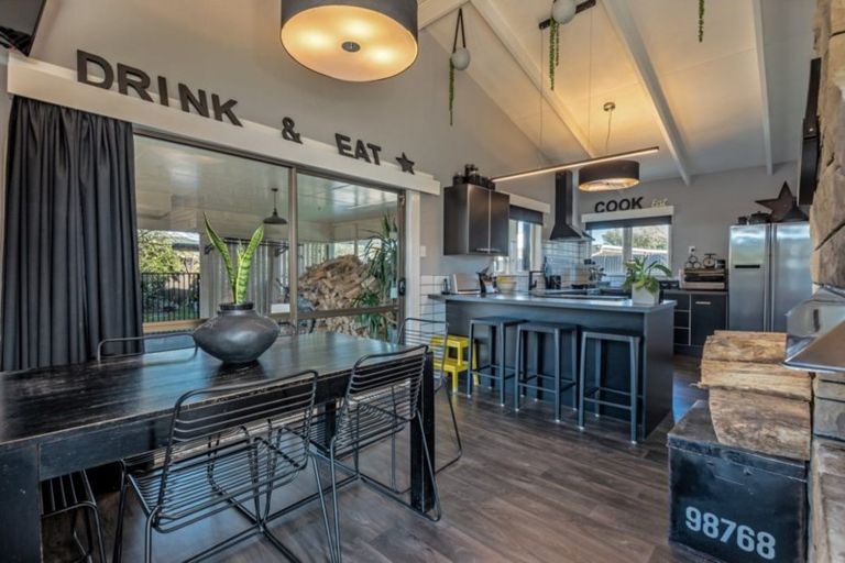 Photo of property in 38 Kelvin Grove Road, Kelvin Grove, Palmerston North, 4414