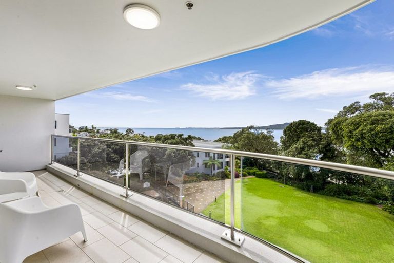Photo of property in 4c/173 Hurstmere Road, Takapuna, Auckland, 0622