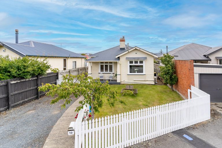 Photo of property in 10 Hargest Crescent, Saint Kilda, Dunedin, 9012