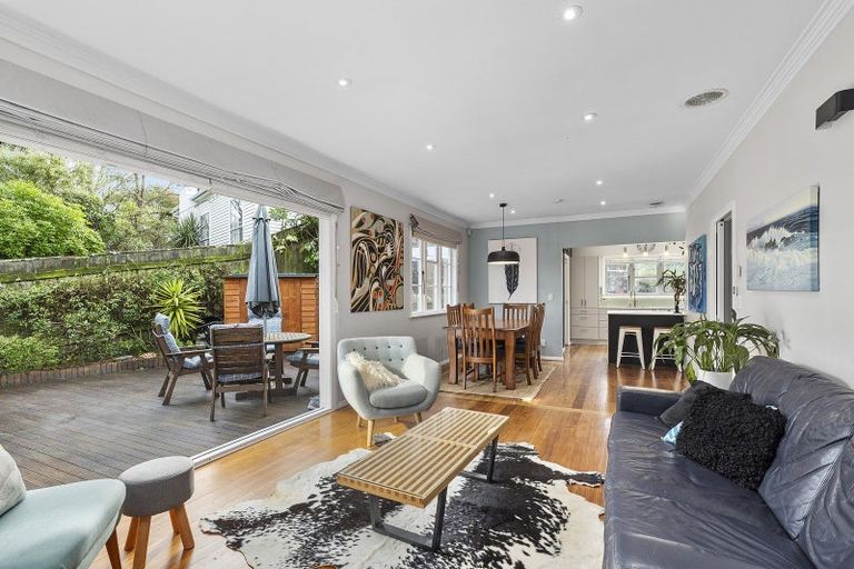 Photo of property in 1 Sydenham Street, Northland, Wellington, 6012