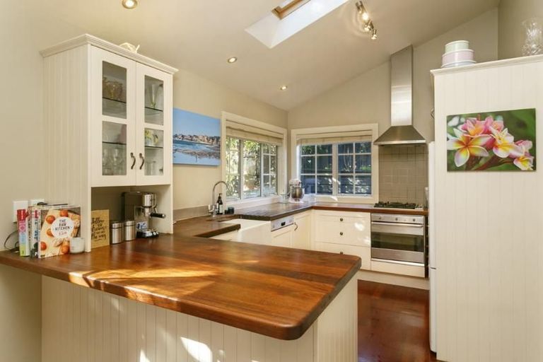 Photo of property in 104 Gillies Avenue, Taupo, 3330