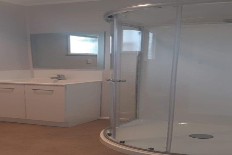 Photo of property in 1/31 Marcel Place, Glenfield, Auckland, 0629