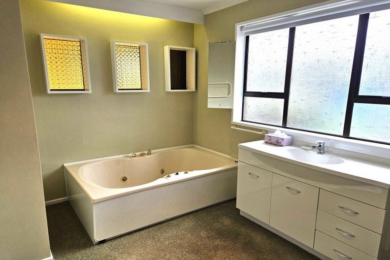 Photo of property in 18 Crossleigh Crescent, Balclutha, 9230