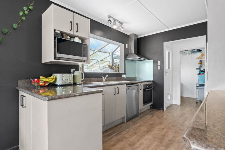 Photo of property in 1 Mahupuku Street, Greytown, 5712