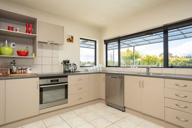 Photo of property in 28 Cowper Side Road, Dannevirke, 4976
