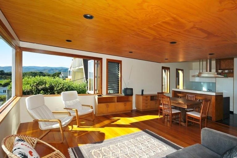 Photo of property in 51 Mantell Street, Seatoun, Wellington, 6022