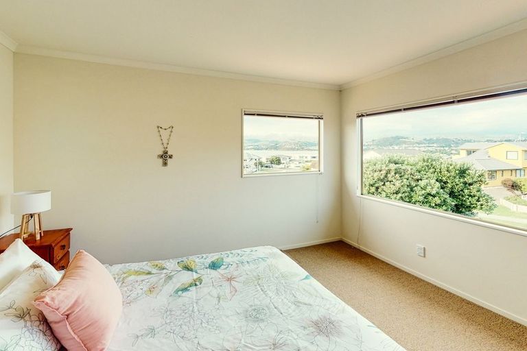 Photo of property in 17 Pendennis Point, Camborne, Porirua, 5026