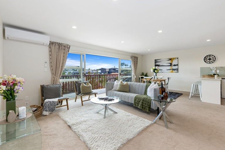 Photo of property in 145f Hobsonville Road, West Harbour, Auckland, 0618