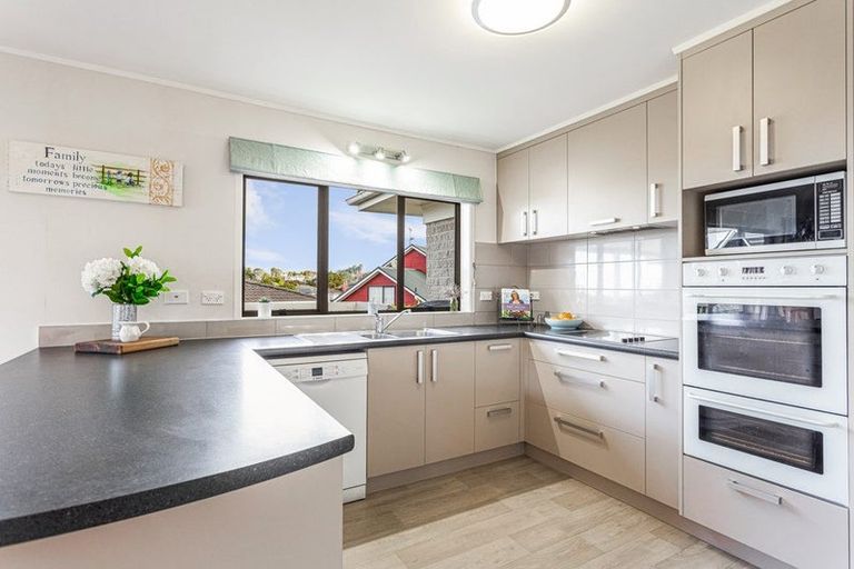 Photo of property in 15 Tatyana Place, Massey, Auckland, 0614