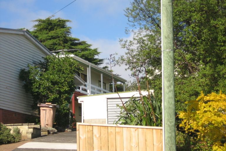 Photo of property in 1/23 Weldene Avenue, Glenfield, Auckland, 0629