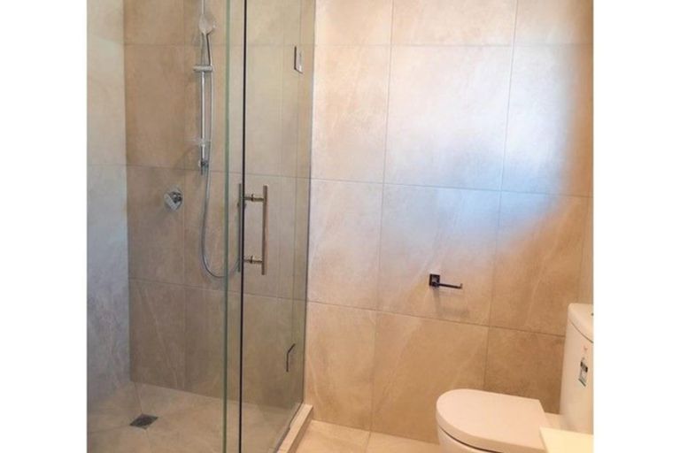 Photo of property in 2/93 Sunnybrae Road, Hillcrest, Auckland, 0627