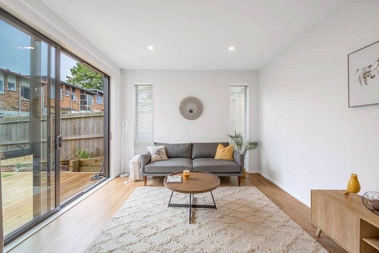 Photo of property in 4c Halberg Street, Glenfield, Auckland, 0629