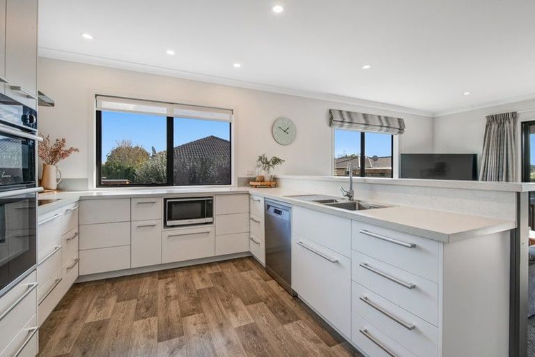 Photo of property in 7 Raabia Close, Parakai, 0830