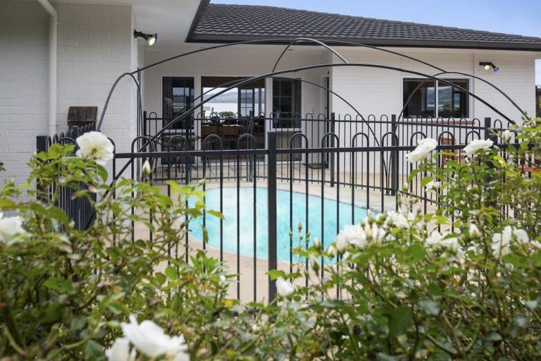 Photo of property in 9 Maniapoto Grove, Waipahihi, Taupo, 3330