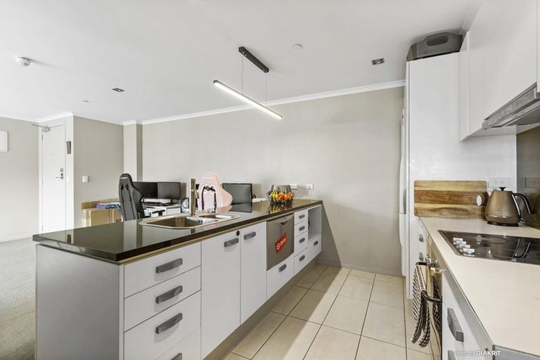 Photo of property in Bellagio Apartments, 8e/39 Taranaki Street, Te Aro, Wellington, 6011