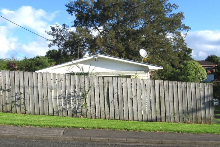Photo of property in 2/36 Sylvan Crescent, Te Atatu South, Auckland, 0610