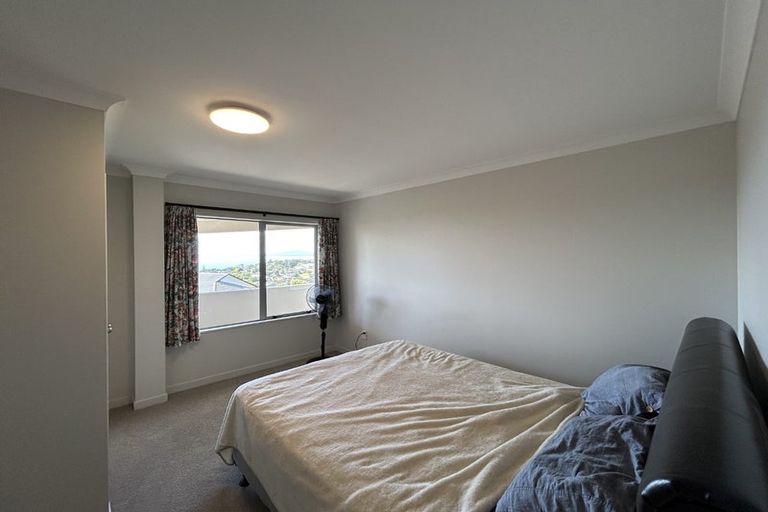 Photo of property in 7 Shearwater Rise, Rothesay Bay, Auckland, 0630