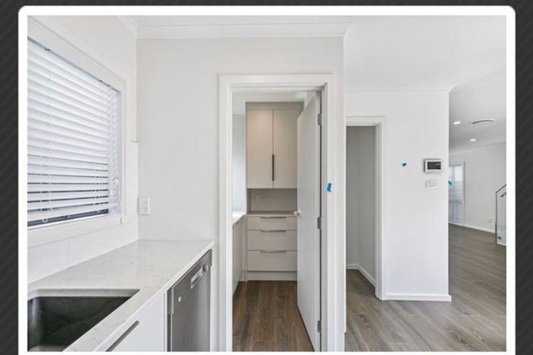 Photo of property in 8 Waihanga Way, Bucklands Beach, Auckland, 2014