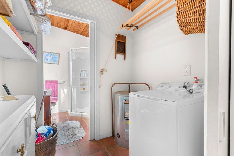 Photo of property in 32 Komiti Road, Tinopai, 0593