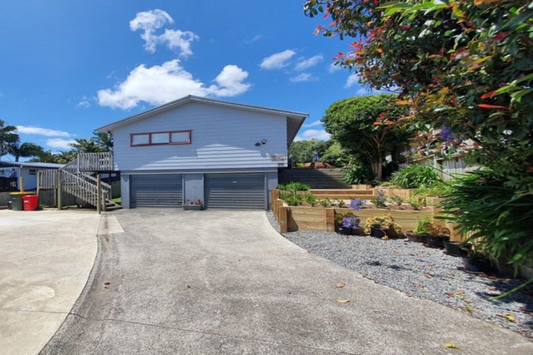 Photo of property in 39a Pohutukawa Avenue, Shelly Park, Auckland, 2014
