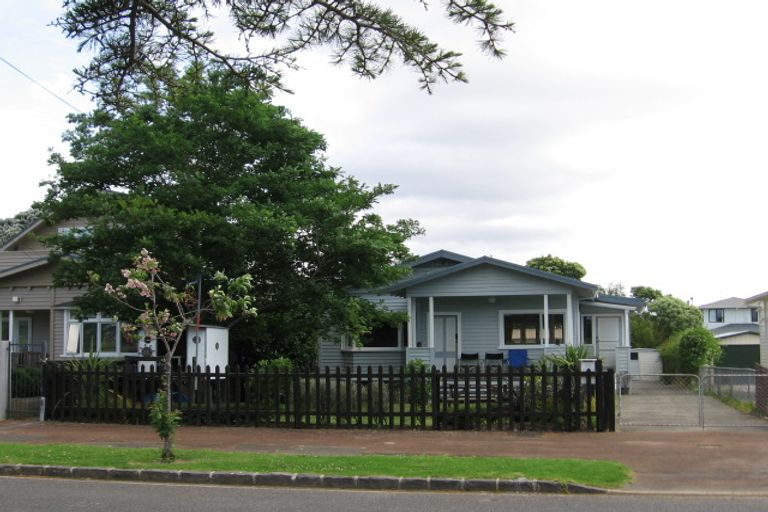 Photo of property in 22 Muripara Avenue, Point Chevalier, Auckland, 1022
