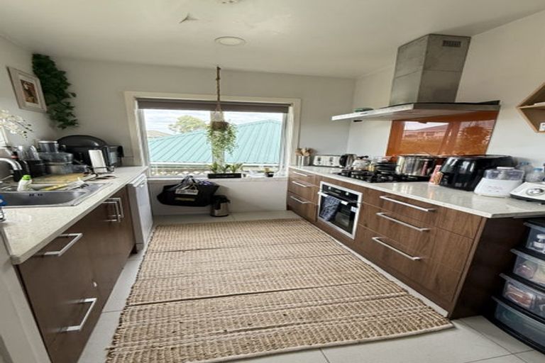 Photo of property in 20 Alma Street, Te Atatu South, Auckland, 0610