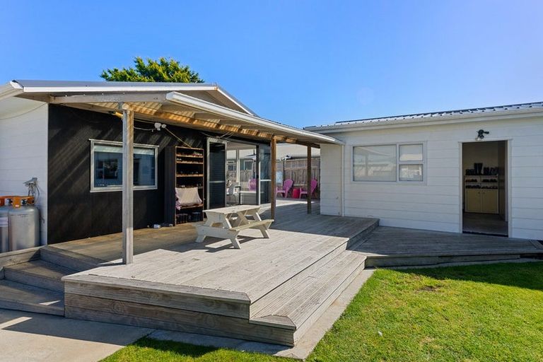 Photo of property in 4 Robert Mckeen Street, Otaki Beach, Otaki, 5512