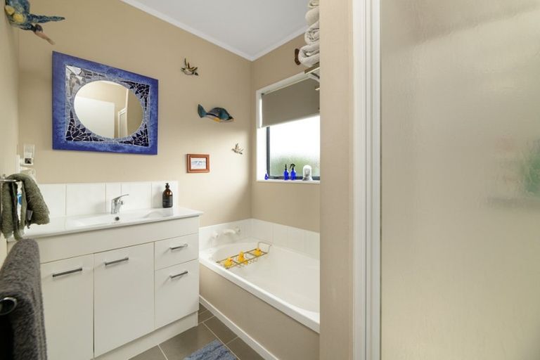 Photo of property in 315 Gravatt Road, Papamoa Beach, Papamoa, 3118